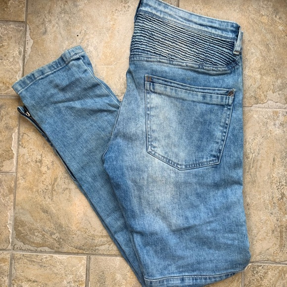 BDG Jeans - Picture 2 of 2